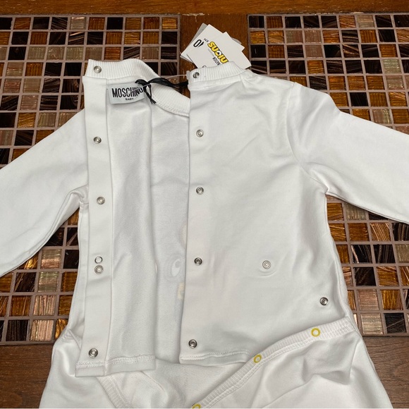 Moschino Minions Prints Baby Romper - Picture 9 of 14